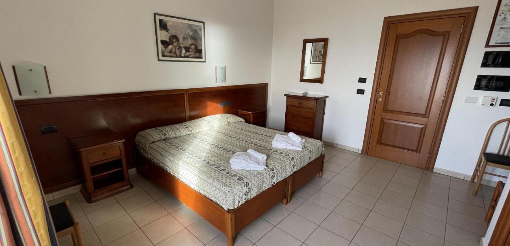 Dei Bizantini & Villaggio Campo Dei Messapi Hotel