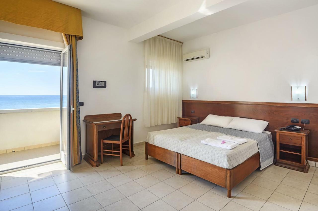 Dei Bizantini & Villaggio Campo Dei Messapi Hotel San Pietro in Bevagna
